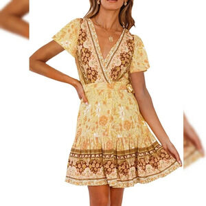 NWT Zesica Wrap Dress Yellow Floral Size Small